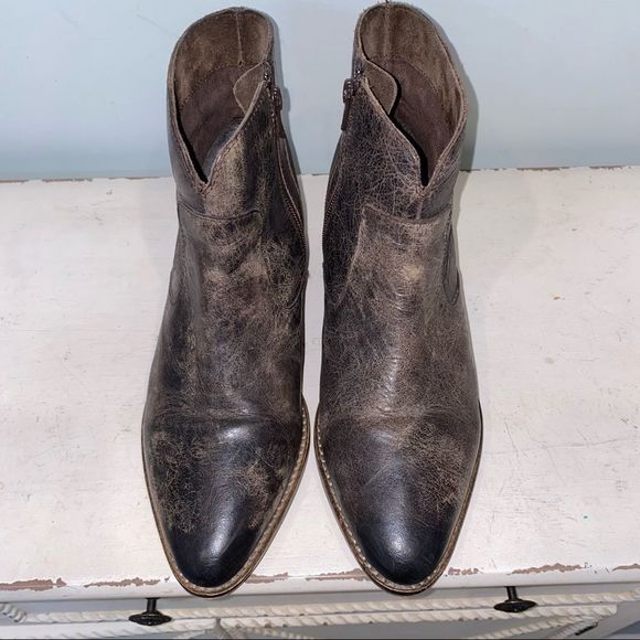 Diba Tru genuine leather, pointed toe, side zipper, worn looking short boots - Picture 6 of 10